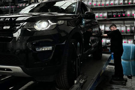 Jaguar Land Rover Tyres